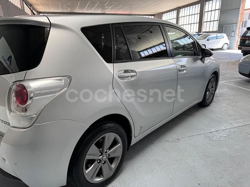 Usado Toyota Verso Advance 112 CV (82 kW) 2014 Gris / plata Monovolumen