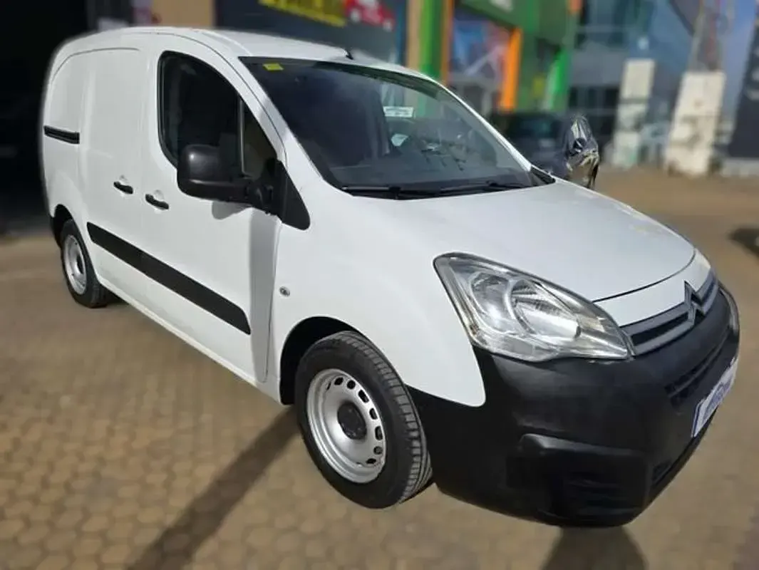 Usado Citroën Berlingo Feel 102 CV (75 kW) 2018 Blanco Monovolumen