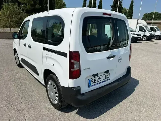 Usado Opel Combo Edition 100 CV (73 kW) 2022 Blanco Monovolumen