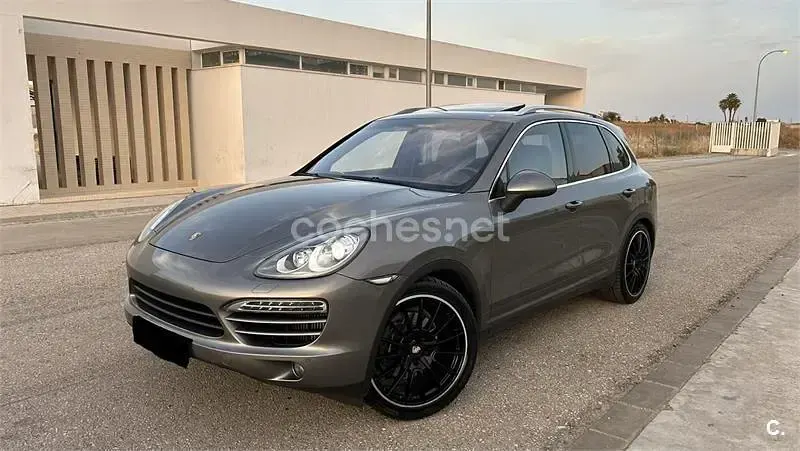 Usado Porsche Cayenne 240 CV (176 kW) 2012 Gris / plata SUV