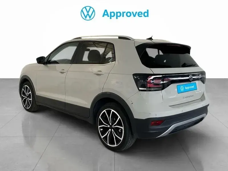 Usado VW T-Cross Sportline 110 CV (80 kW) 2023 Gris / plata SUV