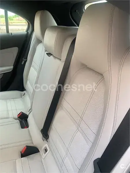 Usado Mercedes A200 Urban 136 CV (100 kW) 2013 Negro Berlina