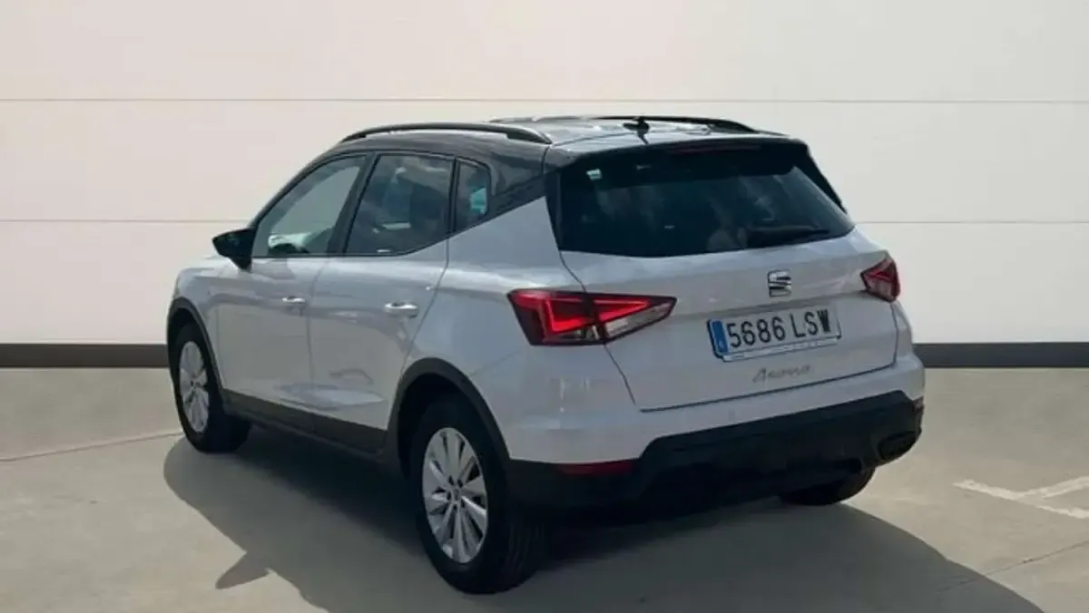 Usado Seat Arona Style Plus 110 CV (80 kW) 2021 Blanco SUV
