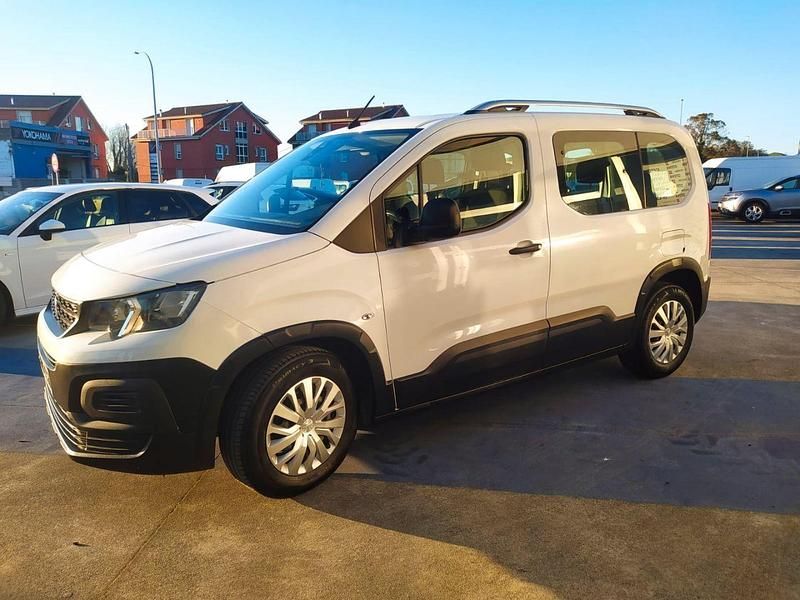 Usado Peugeot Rifter Access 90 CV (66 kW) 2019 Blanco Monovolumen