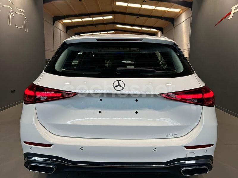 Usado Mercedes C220 200 CV (147 kW) 2022 Blanco Familiar