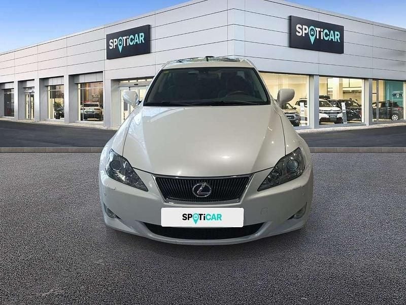 Blanco Usado 2007 Lexus IS220d Luxury Line Berlina | 12.900 € - Imagen 1/4