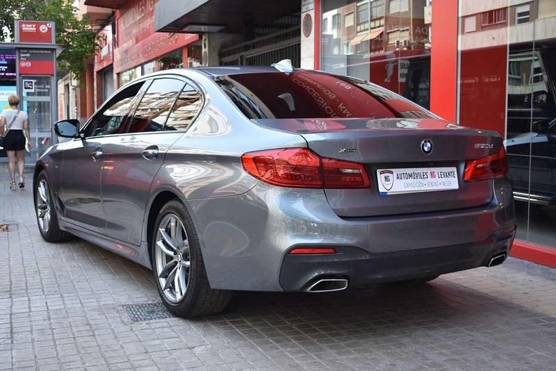 Usado BMW 520 190 CV (139 kW) 2018 Gris Berlina