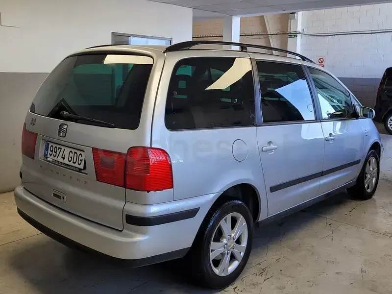 Usado Seat Alhambra Reference 115 CV (84 kW) 2008 Gris / plata Monovolumen