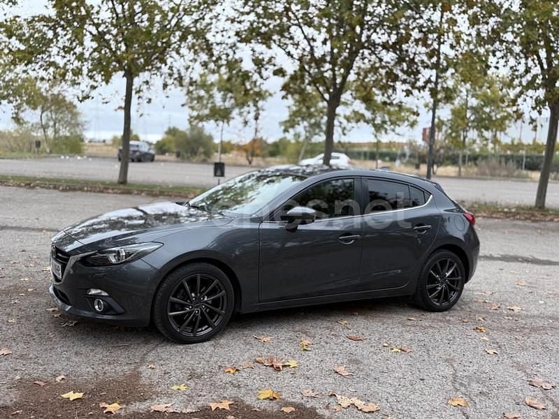 Gris / plata Usado 2015 Mazda 3 Luxury Berlina | 11.990 € (Precio justo) - Imagen 1/4