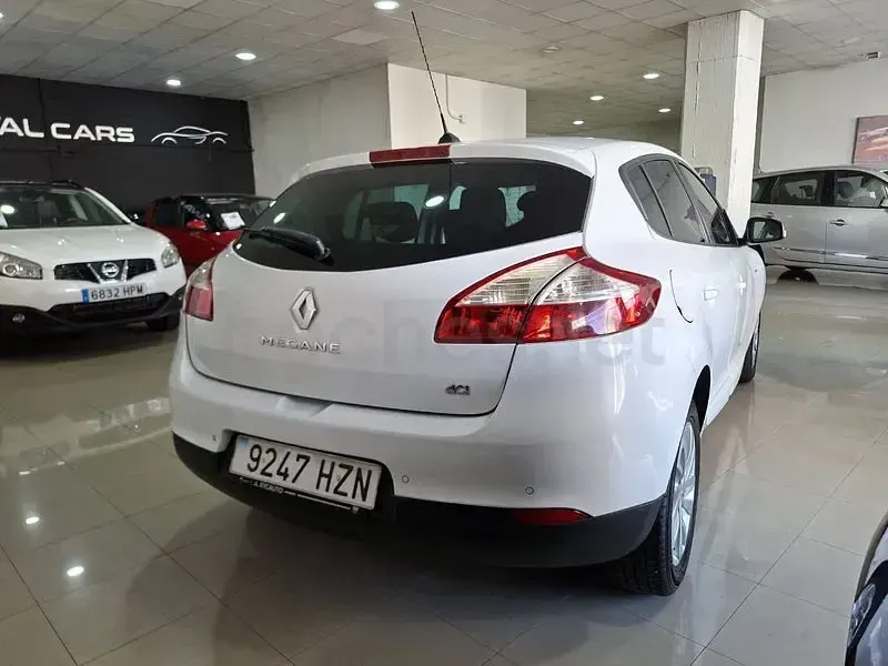 Usado Renault Mégane III Bose Edition 110 CV (80 kW) 2014 Blanco Berlina