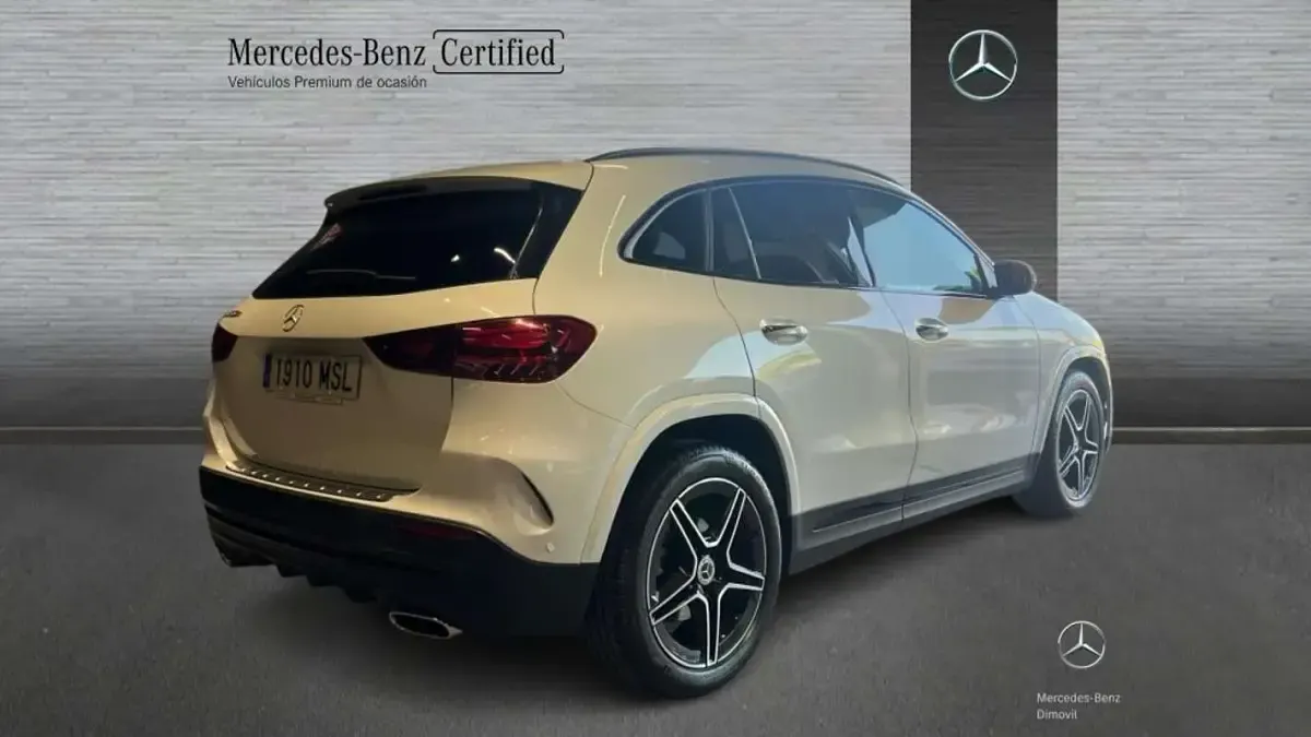 Usado Mercedes GLA200 AMG line 150 CV (110 kW) 2024 Blanco SUV