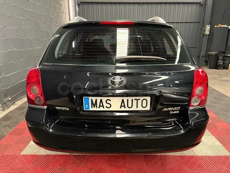 Usado Toyota Avensis Sol 126 CV (92 kW) 2008 Negro Familiar