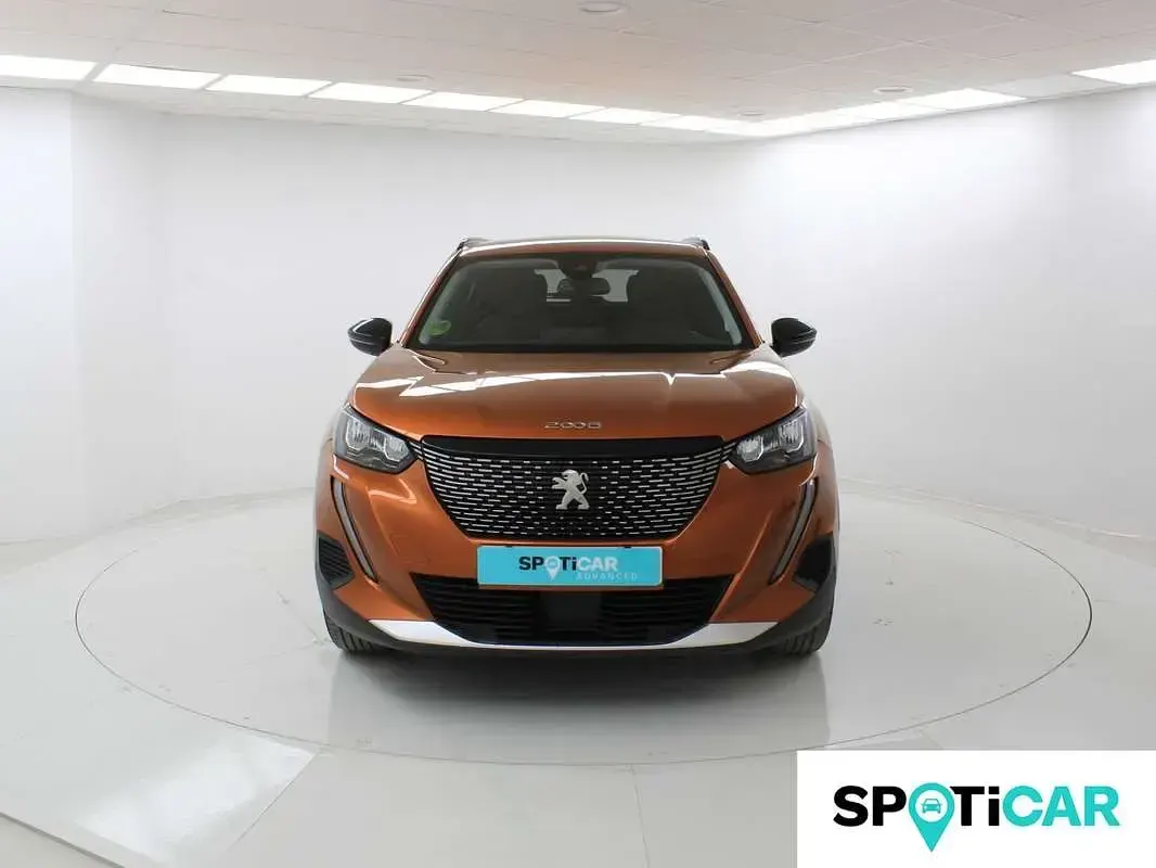 Usado Peugeot 2008 Allure 101 CV (74 kW) 2022 Naranja SUV