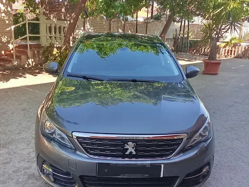 Usado Peugeot 308 SW Allure 150 CV (110 kW) 2017 Gris / plata Familiar