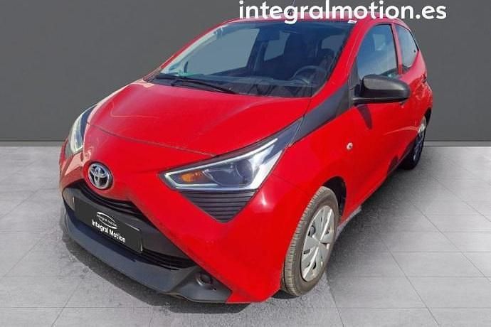 Rojo Usado 2022 Toyota Aygo X-play Utilitario | 11.500 € (Precio justo) - Imagen 1/4