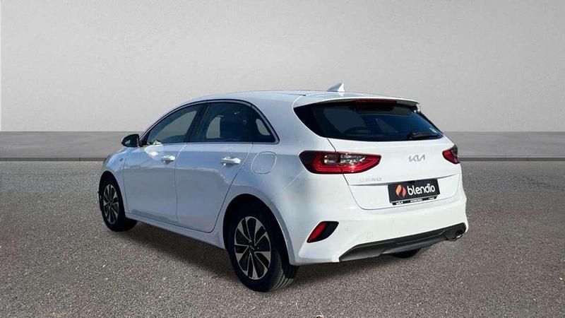 Usado Kia Ceed 101 CV (74 kW) 2024 Blanco Utilitario