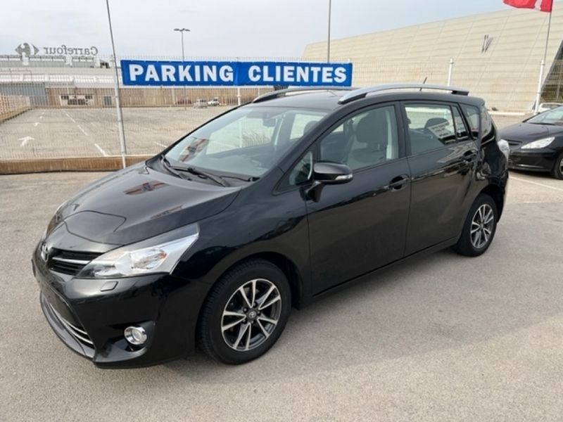 Usado Toyota Verso 111 CV (81 kW) 2015 Negro metalico Monovolumen