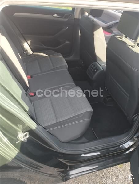 Negro Usado 2021 VW Passat Executive Familiar | 15.900 € (Precio justo) - Imagen 1/4