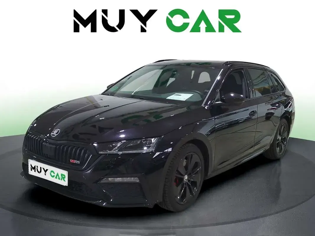 Usado Skoda Octavia RS 245 CV (180 kW) 2022 Negro Familiar