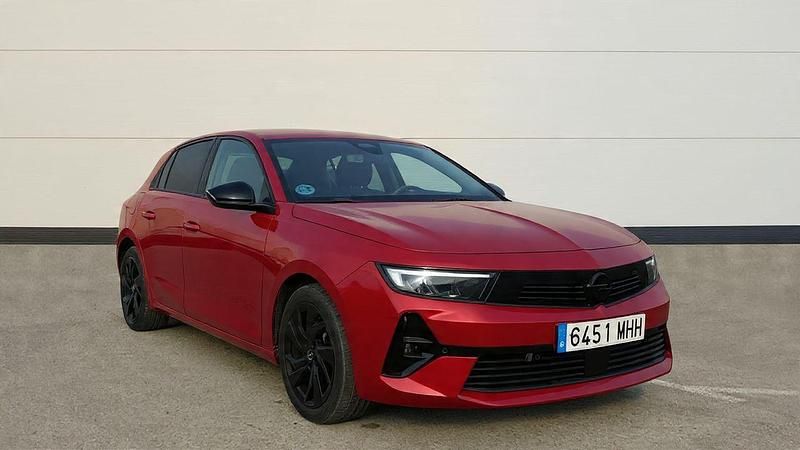 Usado Opel Astra 130 CV (95 kW) 2023 Rojo Berlina