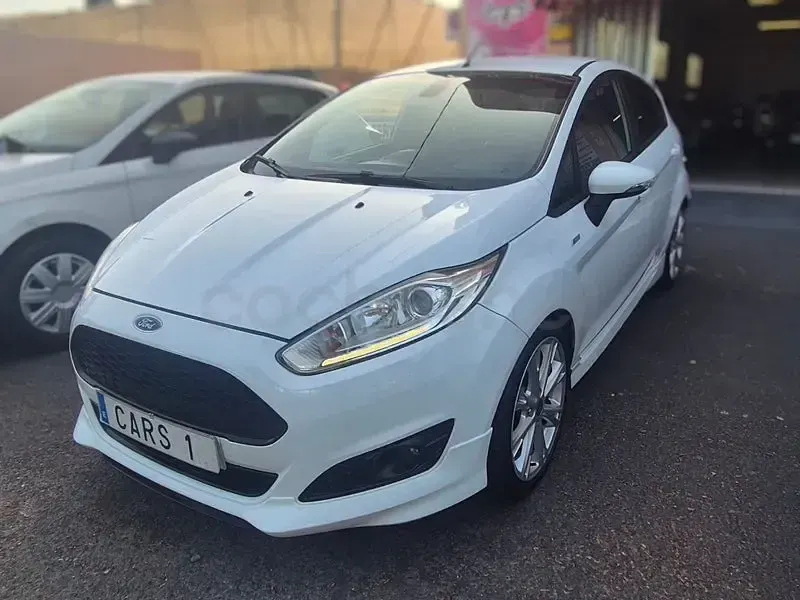 Usado Ford Fiesta ST-Line 125 CV (91 kW) 2017 Blanco Utilitario