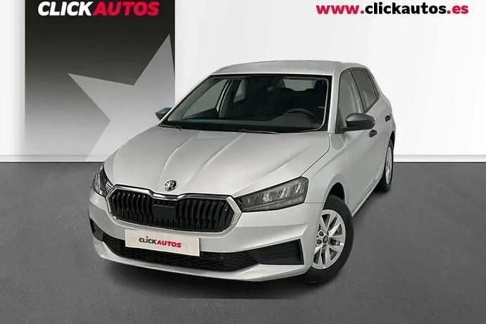 Usado Skoda Fabia Essence 95 CV (69 kW) 2025 Plata Utilitario