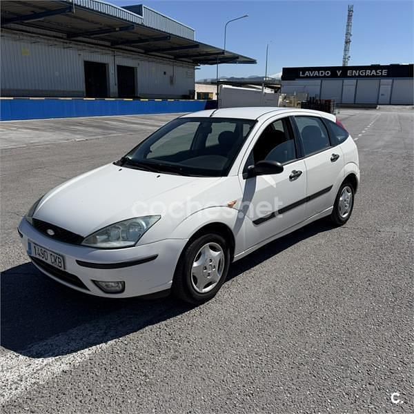 Usado Ford Focus Trend 90 CV (66 kW) 2003 Blanco Berlina