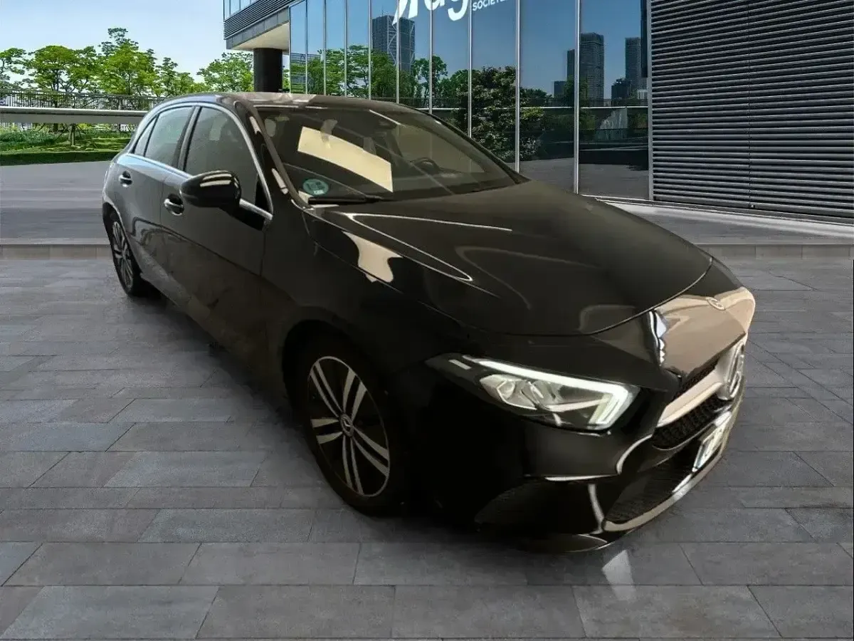 Usado Mercedes A180 116 CV (85 kW) 2022 Negro Utilitario