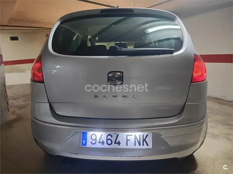 Usado Seat Altea Sport 140 CV (102 kW) 2007 Gris / plata Monovolumen