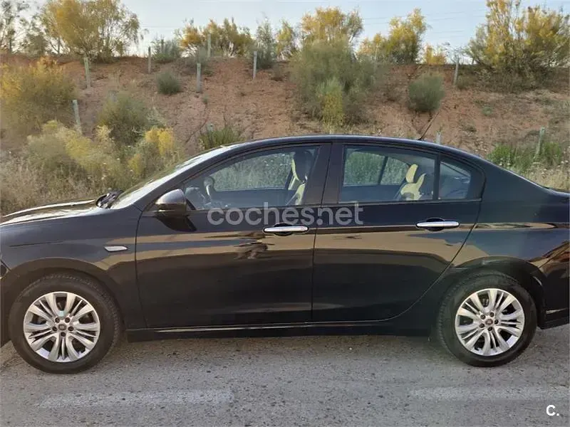 Usado Fiat Tipo Easy 120 CV (88 kW) 2018 Negro Berlina
