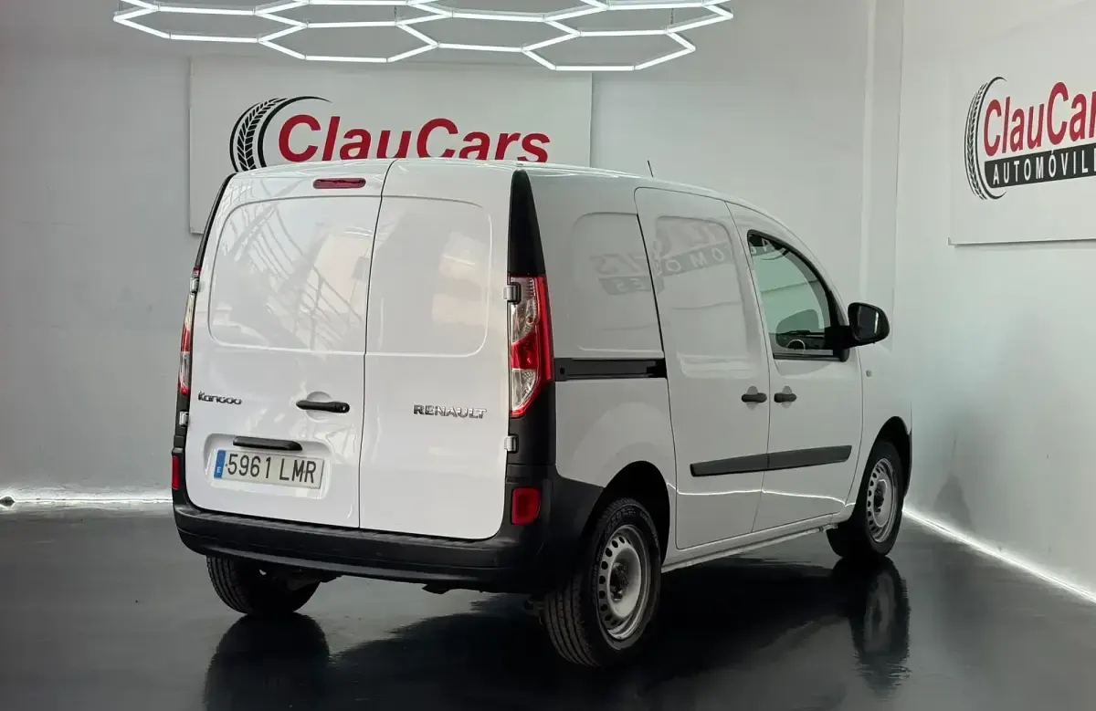 Usado Renault Kangoo 80 CV (58 kW) 2021 Blanco Monovolumen