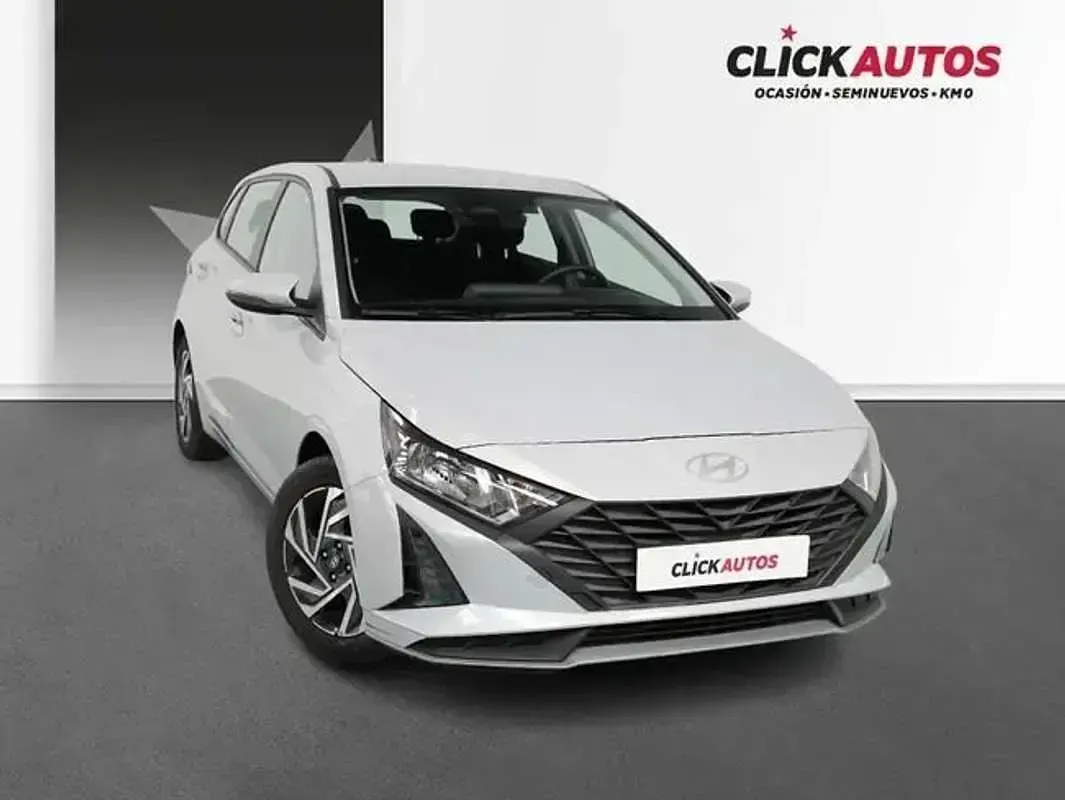 Usado Hyundai i20 79 CV (58 kW) 2025 Gris Utilitario