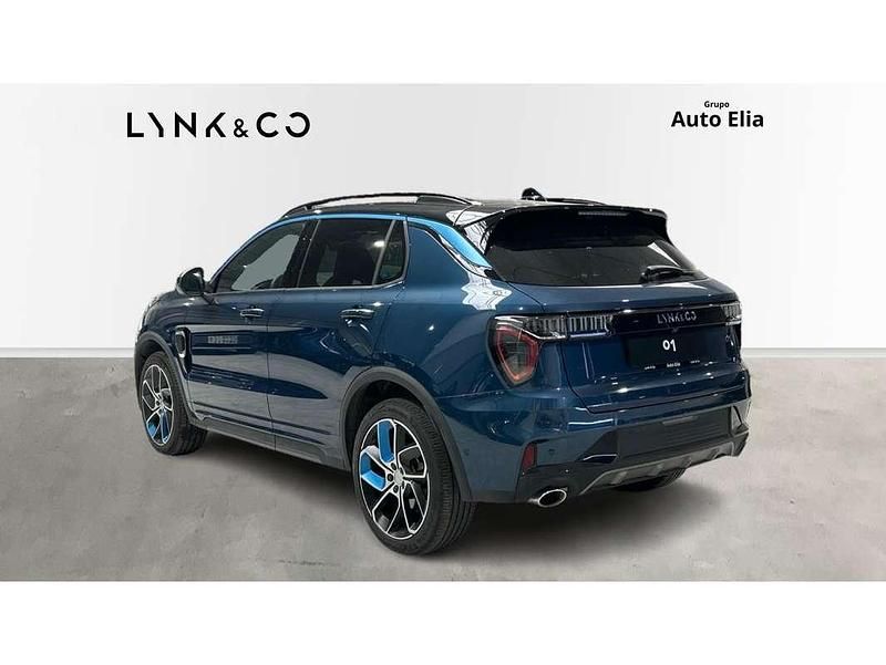 Begagnad Lynk & Co 01 261 HK (191 kW) 2023 Blå SUV