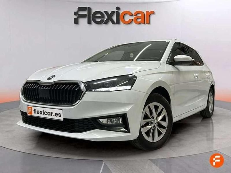 Usado Skoda Fabia Selection 95 CV (69 kW) 2024 Blanco Utilitario