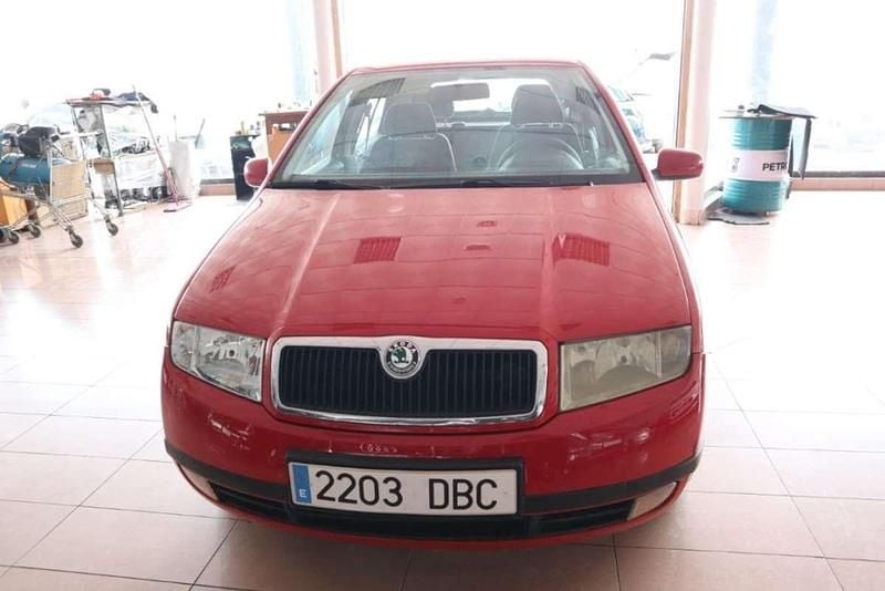 Rojo Usado 2005 Skoda Fabia Comfort Familiar | 3100 € (Precio justo) - Imagen 1/4