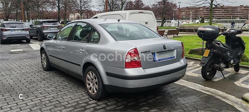 Usado VW Passat Comfortline 102 CV (75 kW) 2003 Gris / plata Berlina