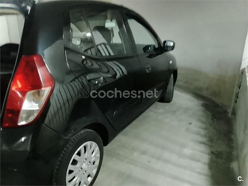 Usado Hyundai i10 Comfort 66 CV (48 kW) 2008 Negro Utilitario