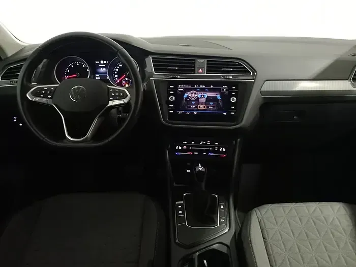Usado VW Tiguan Life 150 CV (110 kW) 2022 Gris plata SUV