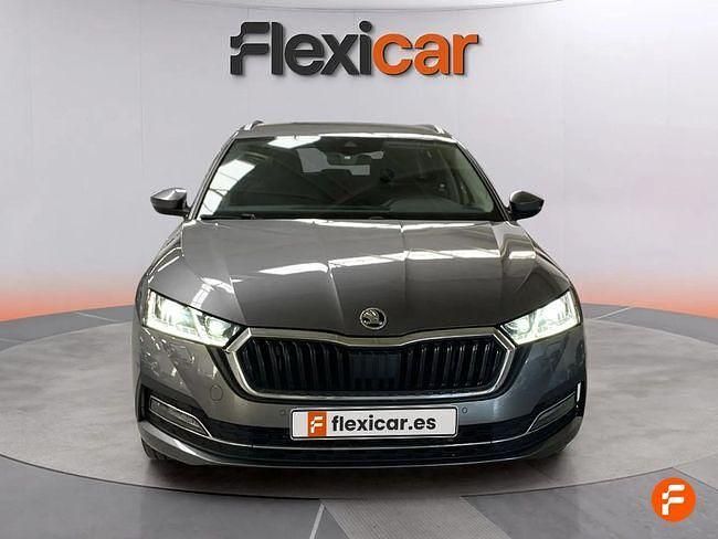 Usado Skoda Octavia Selection 150 CV (110 kW) 2023 Gris / plata Familiar
