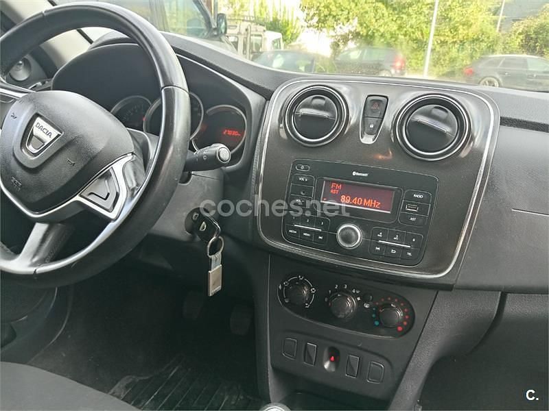 Negro Usado 2017 Dacia Sandero Lauréate Utilitario | 7000 € (Buen precio) - Imagen 1/4