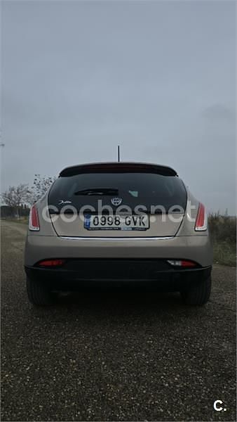 Usado Lancia Delta Gold 120 CV (88 kW) 2011 Gris / plata Utilitario