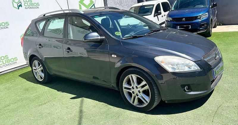 Usado Kia Ceed 140 CV (102 kW) 2008 Gray Utilitario