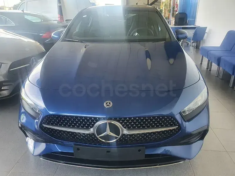 Usado Mercedes A200 150 CV (110 kW) 2024 Azul Berlina