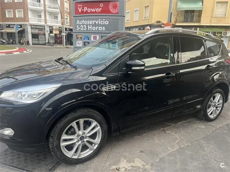 Usado Ford Kuga Titanium 150 CV (110 kW) 2015 Negro SUV