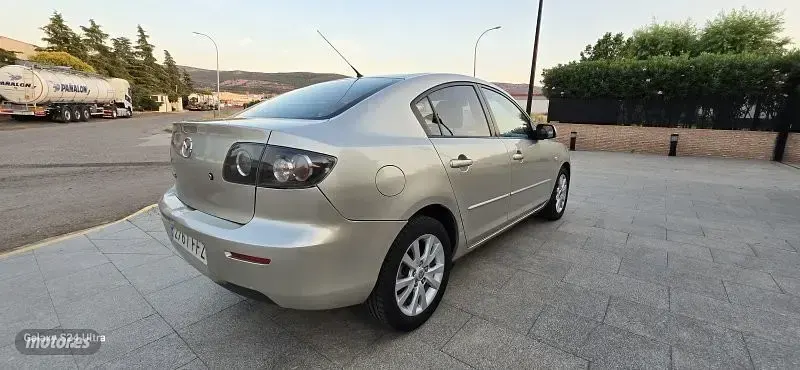 Usado Mazda 3 110 CV (80 kW) 2006 Beige Berlina