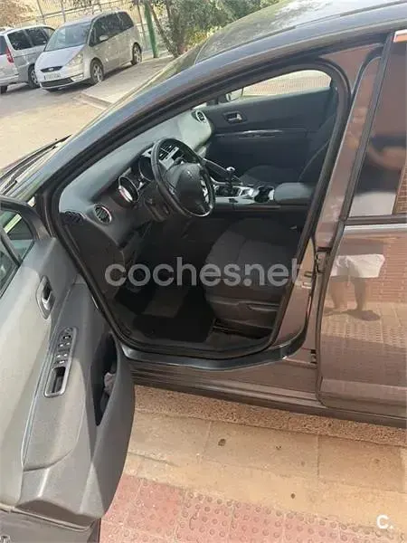 Usado Peugeot 3008 120 CV (88 kW) 2009 Gris / plata Familiar