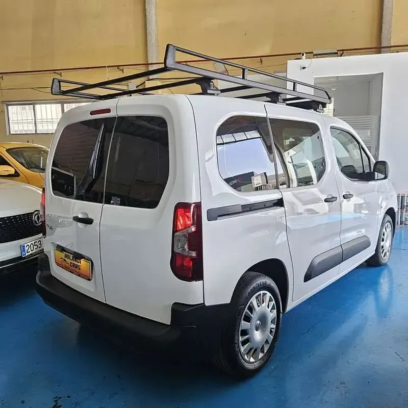 Usado Opel Combo Expression 75 CV (55 kW) 2019 Blanco Monovolumen