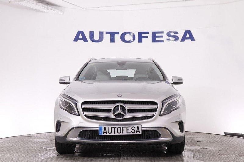 Usado Mercedes GLA200 Style 136 CV (100 kW) 2014 Plata metalizado SUV