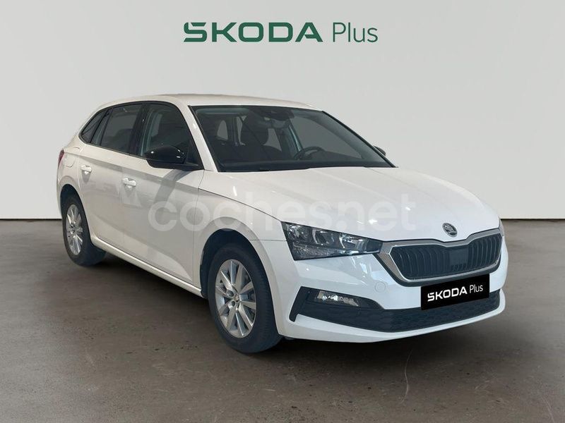 Blanco Usado 2021 Skoda Scala Ambition Utilitario | 15.900 € (Precio justo) - Imagen 1/4