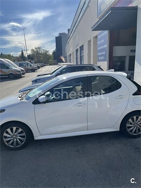 Usado Toyota Yaris Hybrid Active 116 CV (85 kW) 2023 Blanco Berlina